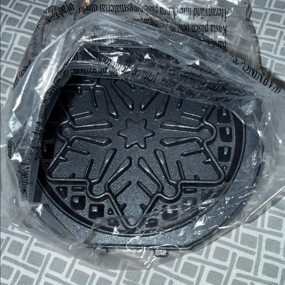 NWOT Mint Green Mini Waffle Maker - Picture 6 of 8